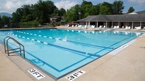 A 3 FT deep swimming pool with lounge chairs and a covered area, surrounded by trees and houses. - Lambuth Inn at Lake Junaluska (Lake Junaluska)