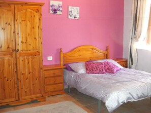 Blackout drapes, free cribs/infant beds, bed sheets - Hotel Casa El Zaguan (Vilaflor)