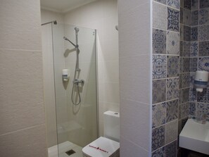 Chambre Double, salle de bains privée | Salle de bain