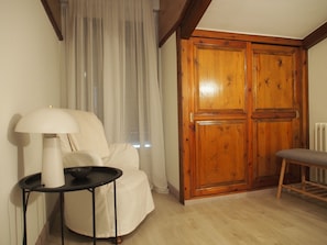 Double Room, Ensuite (abuhardillada) | Room amenity