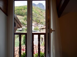 Habitación doble, baño privado (abuhardillada) | Exterior