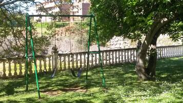 Children’s play area – outdoor