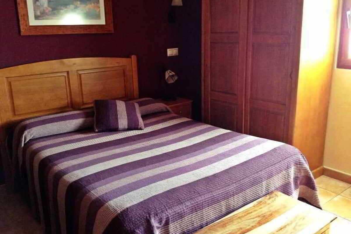 In-room safe, soundproofing, WiFi (free)