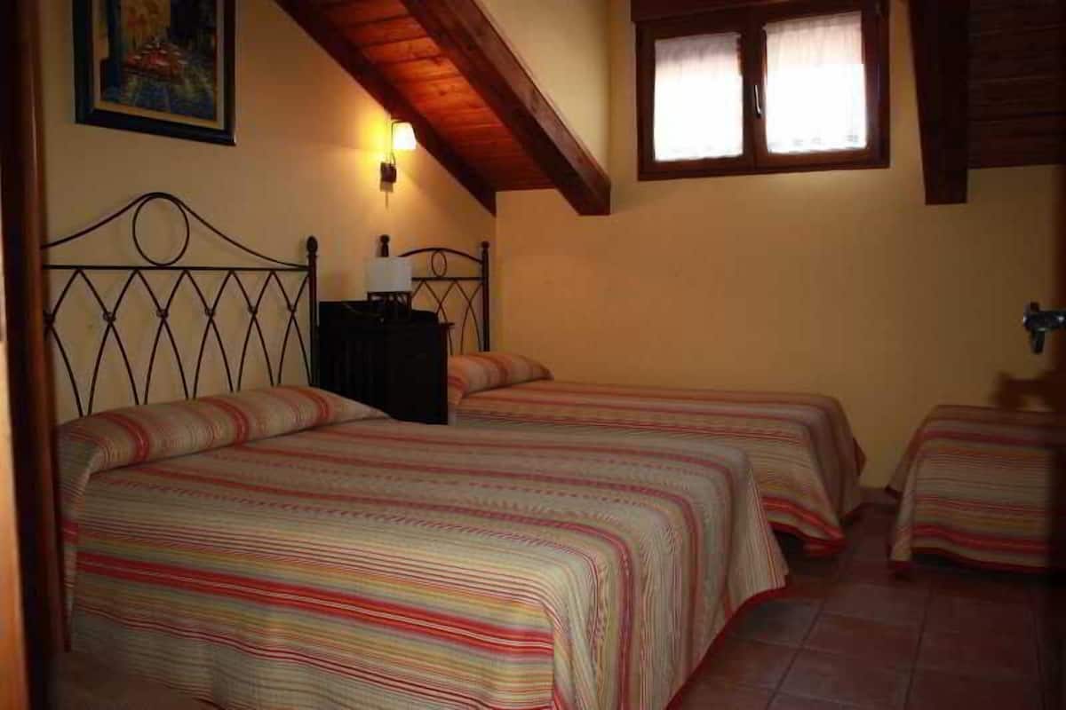 In-room safe, soundproofing, WiFi (free)