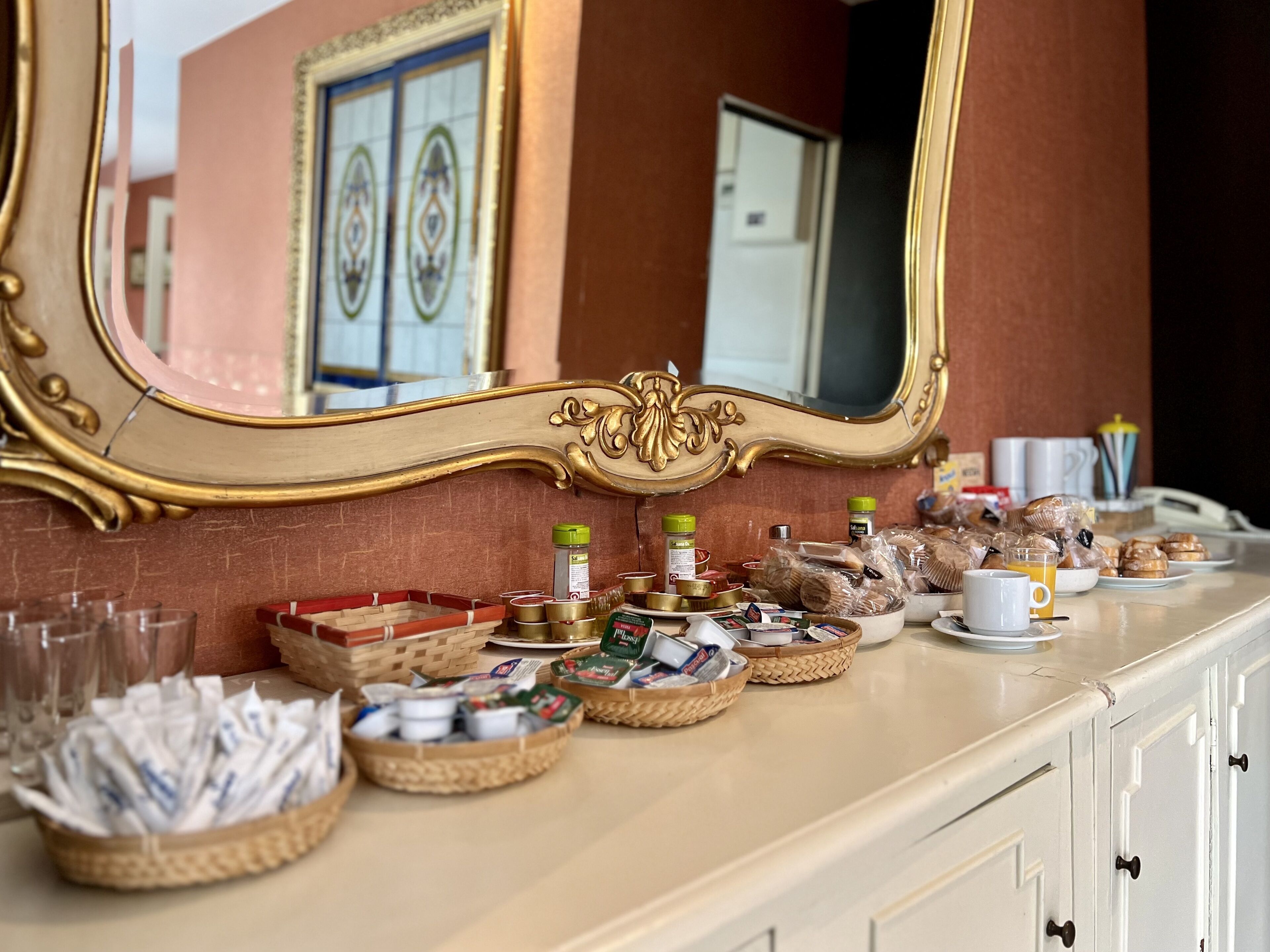 free daily full breakfast