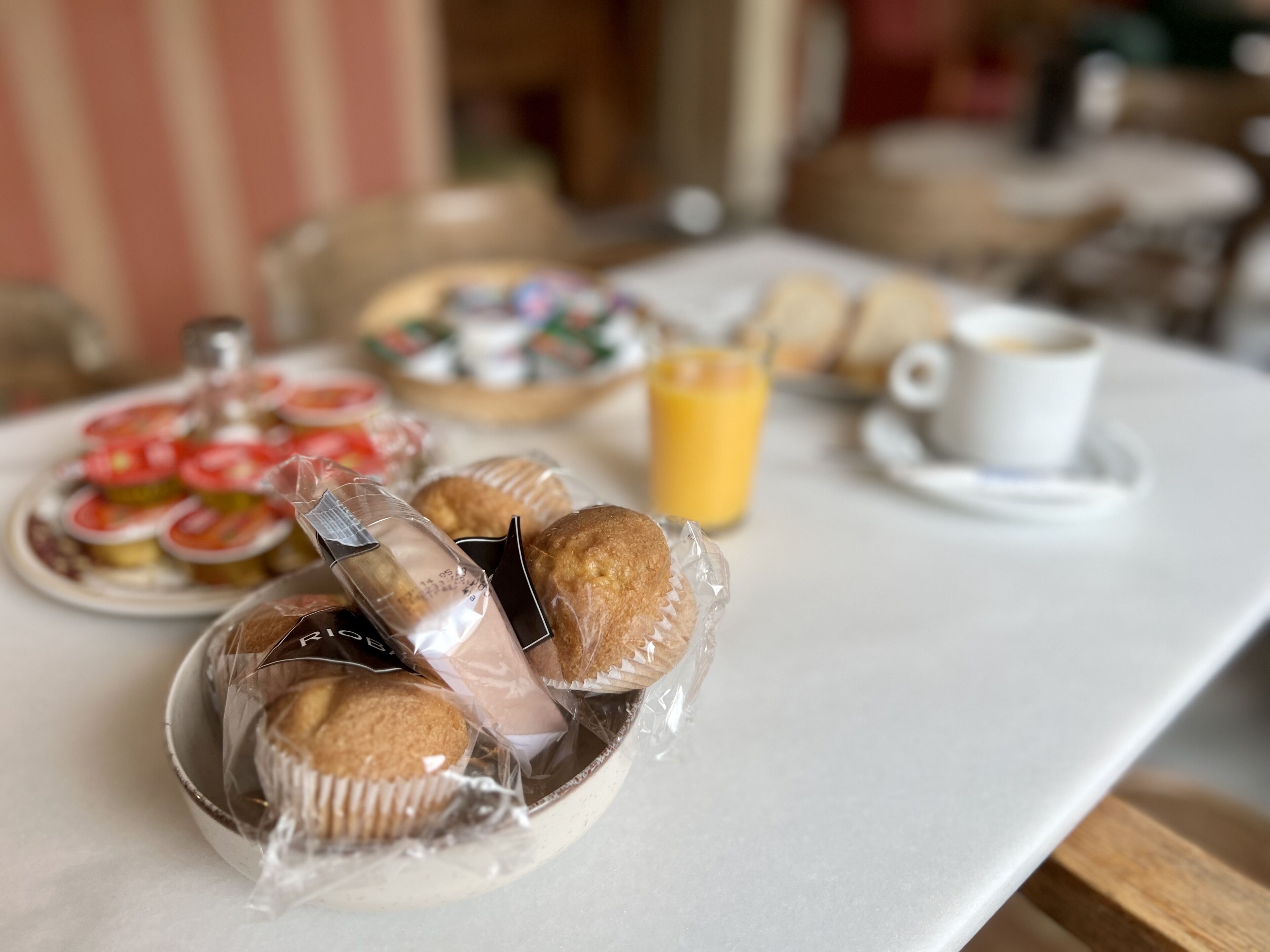 free daily full breakfast