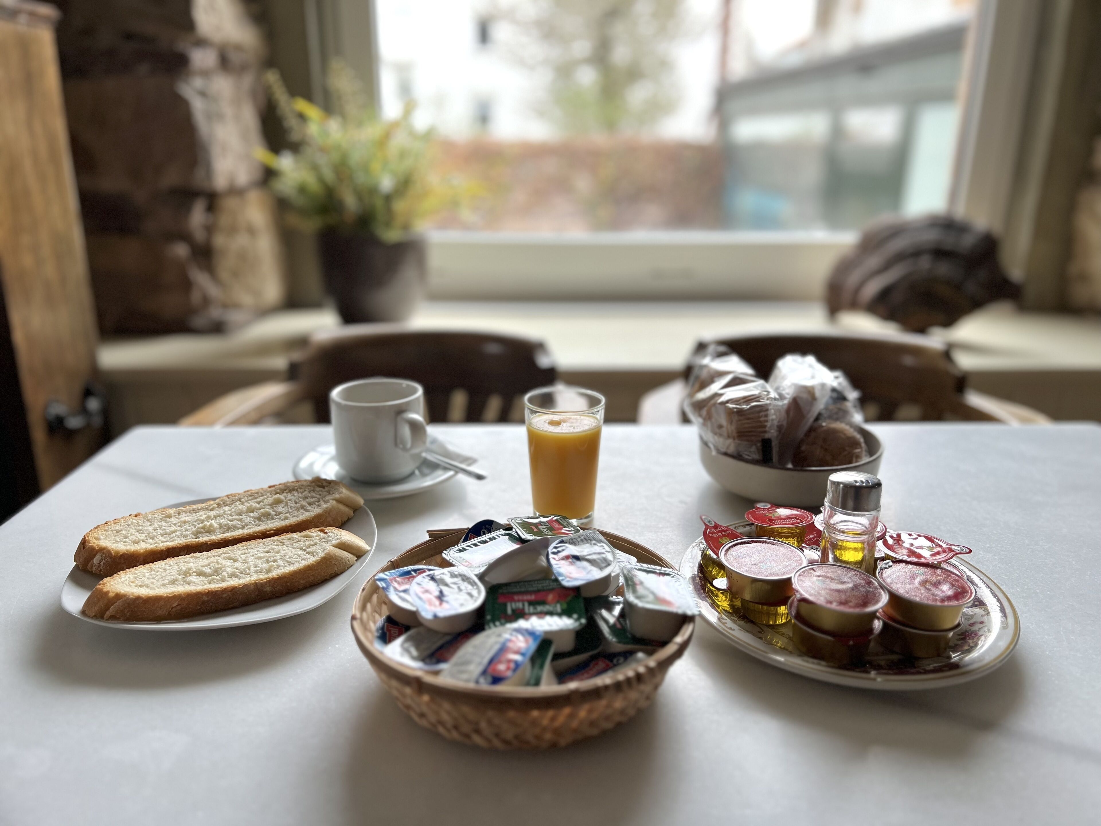 free daily full breakfast