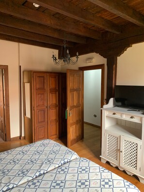 Chambre Double | Décoration personnalisée, ameublement personnalisé, bureau