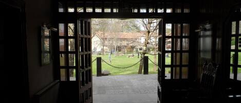 المنشأة من الداخل