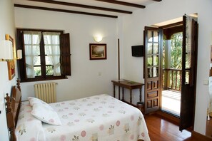 Decoración personalizada, muebles diferentes y escritorio 