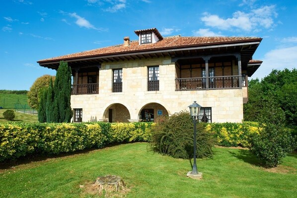 Fachada de la propiedad