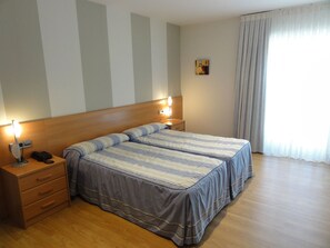 Double Room | In-room safe, desk, blackout drapes, free WiFi - Vivero Playa (Suances)