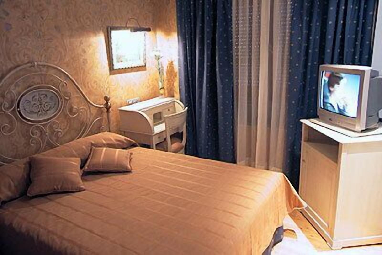 double room | minibar, in-room safe, desk, blackout curtains