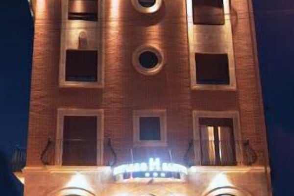 Vista frontal de la propiedad