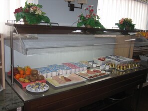 Daily buffet breakfast for a fee