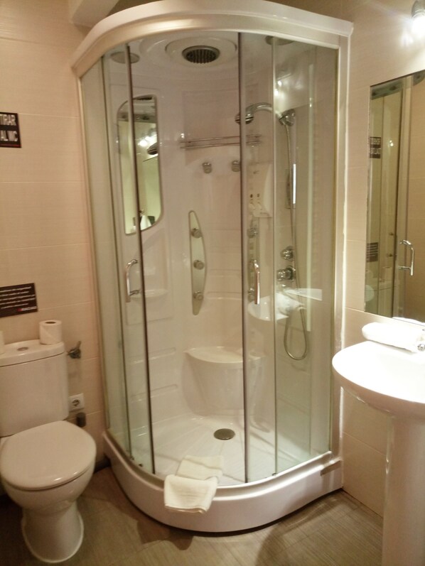 Chambre Double ou avec lits jumeaux | Salle de bain