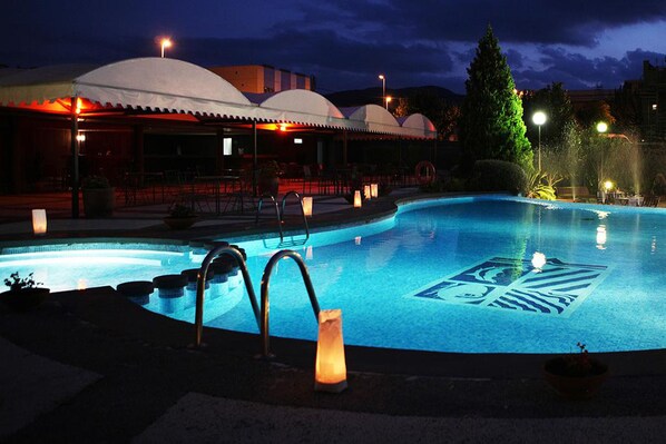 Outdoor pool, pool umbrellas, pool loungers