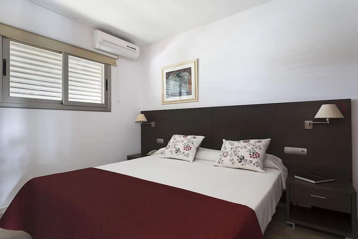 Standard Apartment, 1 Bedroom | 1 bedroom, in-room safe, blackout curtains, iron/ironing board
