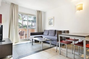 Superior Apartment, 1 Bedroom | Living area