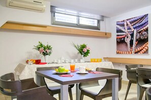 Buffet - Aparthotel Bardon (Castelldefels)