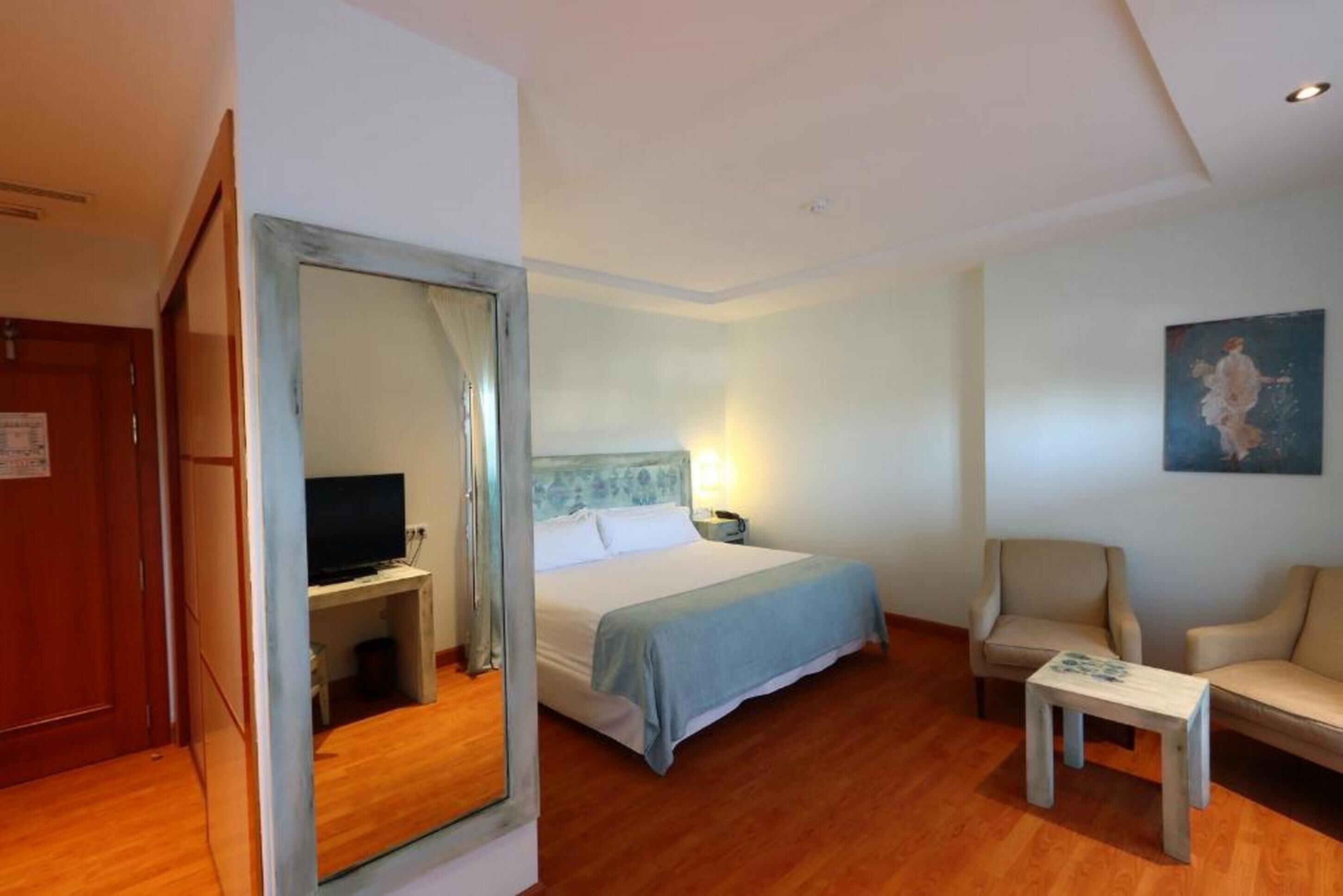 in-room safe, desk, blackout curtains, free wifi