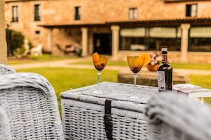 Petit déjeuner, déjeuner et dßner servis sur place, vue sur le jardin