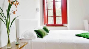 Kahden hengen huone (yksi tai kaksi sänkyä) | Pimennysverhot, ilmaiset vauvansängyt, ilmainen Wi-Fi, vuodevaatteet