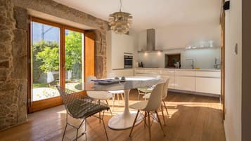 House, 2 Bedrooms | Private kitchen | Electric kettle