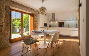 House, 2 Bedrooms | Private kitchen | Electric kettle - Os Lambráns (Padron)