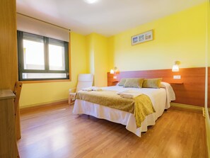 Minibar, desk, soundproofing, free cots/infant beds