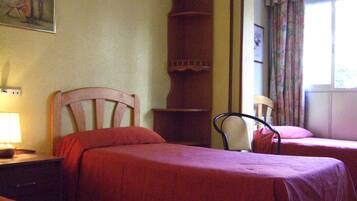 Shared Dormitory, Mixed Dorm, Shared Bathroom (One bed)