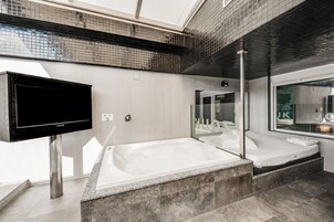 Bañera de hidromasaje privada