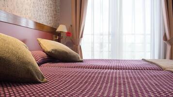 Twin Room | Minibar, in-room safe, desk, blackout drapes