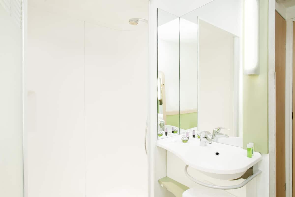 Soundproofing, cribs/infant beds, wheelchair access