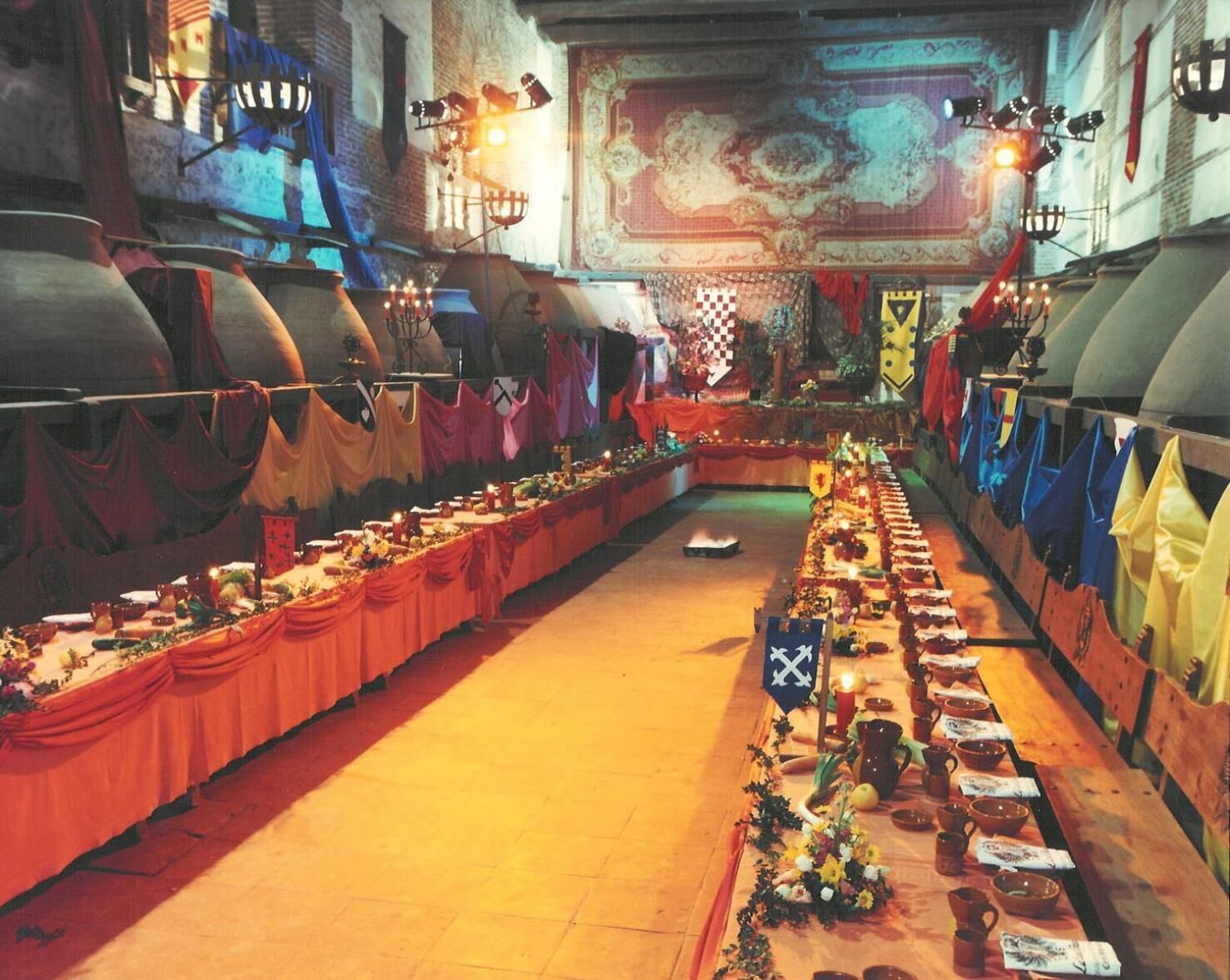 2 restaurants, lunch, dinner served; local and international cuisine