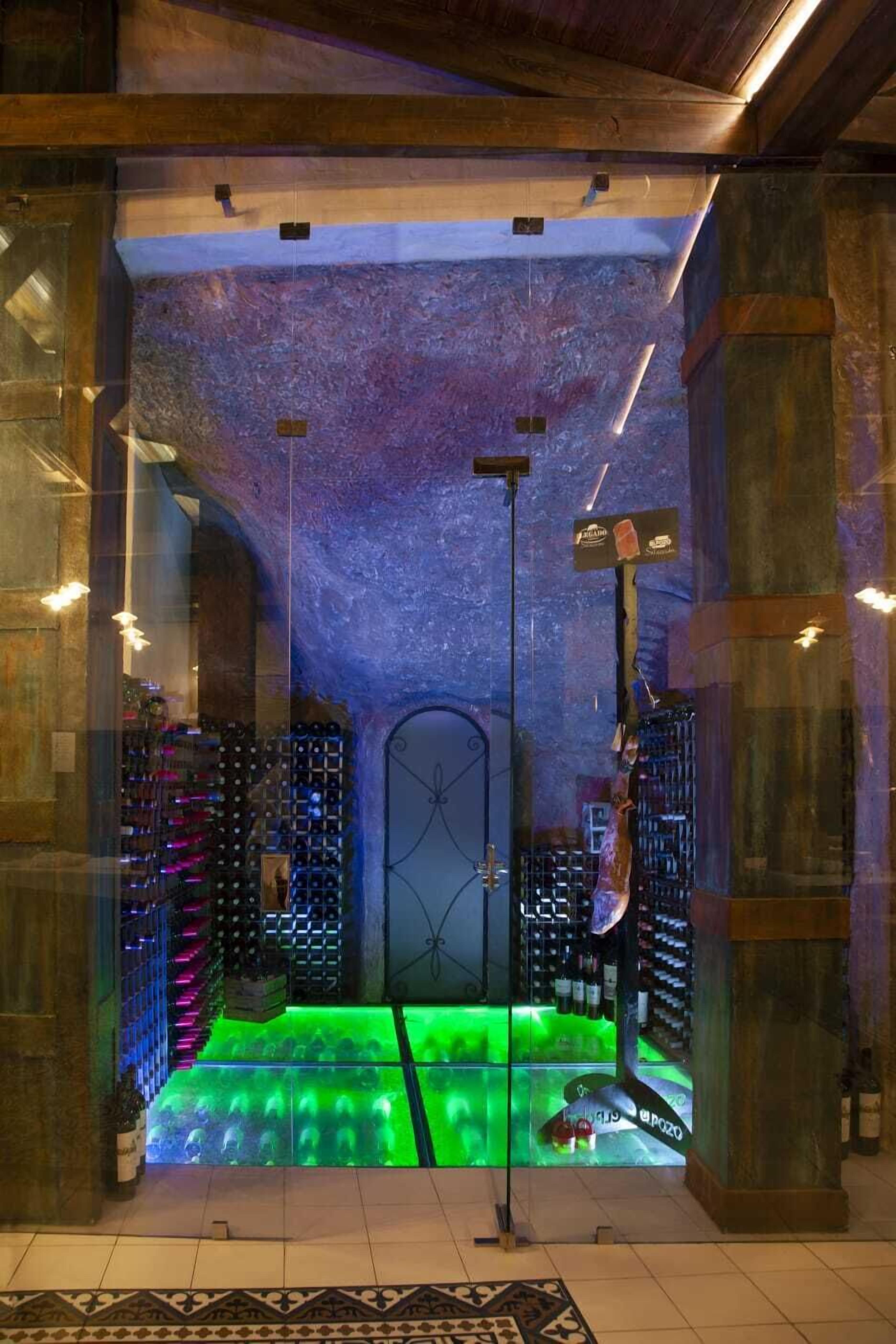 2 restaurants, breakfast, lunch, dinner served; local cuisine