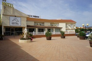 Front of property - Hotel Venta el Puerto (Murcia)