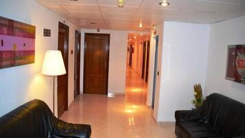 المنشأة من الداخل