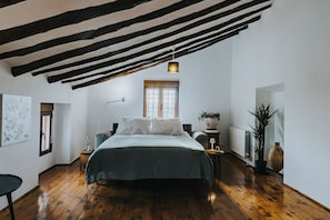 Suíte luxo, 2 camas Queen | 1 quarto, roupas de cama premium, individualmente decorados