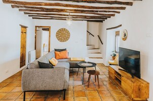 Casa tradicional, 6 habitaciones, piscina privada, en la zona del jardín | Zona de estar