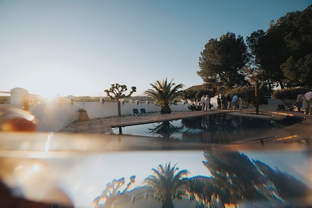 Seasonal outdoor pool, pool umbrellas, sun loungers