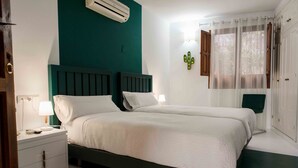 Double Room Single Use | Iron/ironing board (on request), WiFi (free), bed sheets - Hotel Hospedería Rural Almunia (Caravaca de la Cruz)