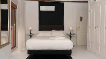 Double Room (De los Templarios) | Iron/ironing board, free WiFi, bed sheets