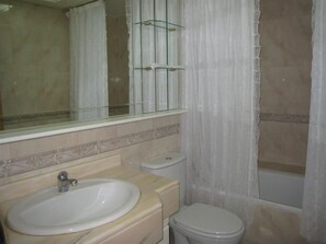 Bathroom - Hawaii 6 (La Manga)