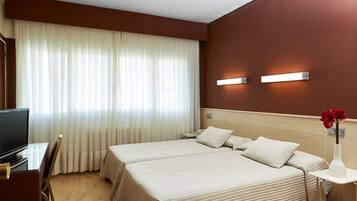 Habitación con 1 cama doble o 2 individuales | Escritorio y wifi gratis