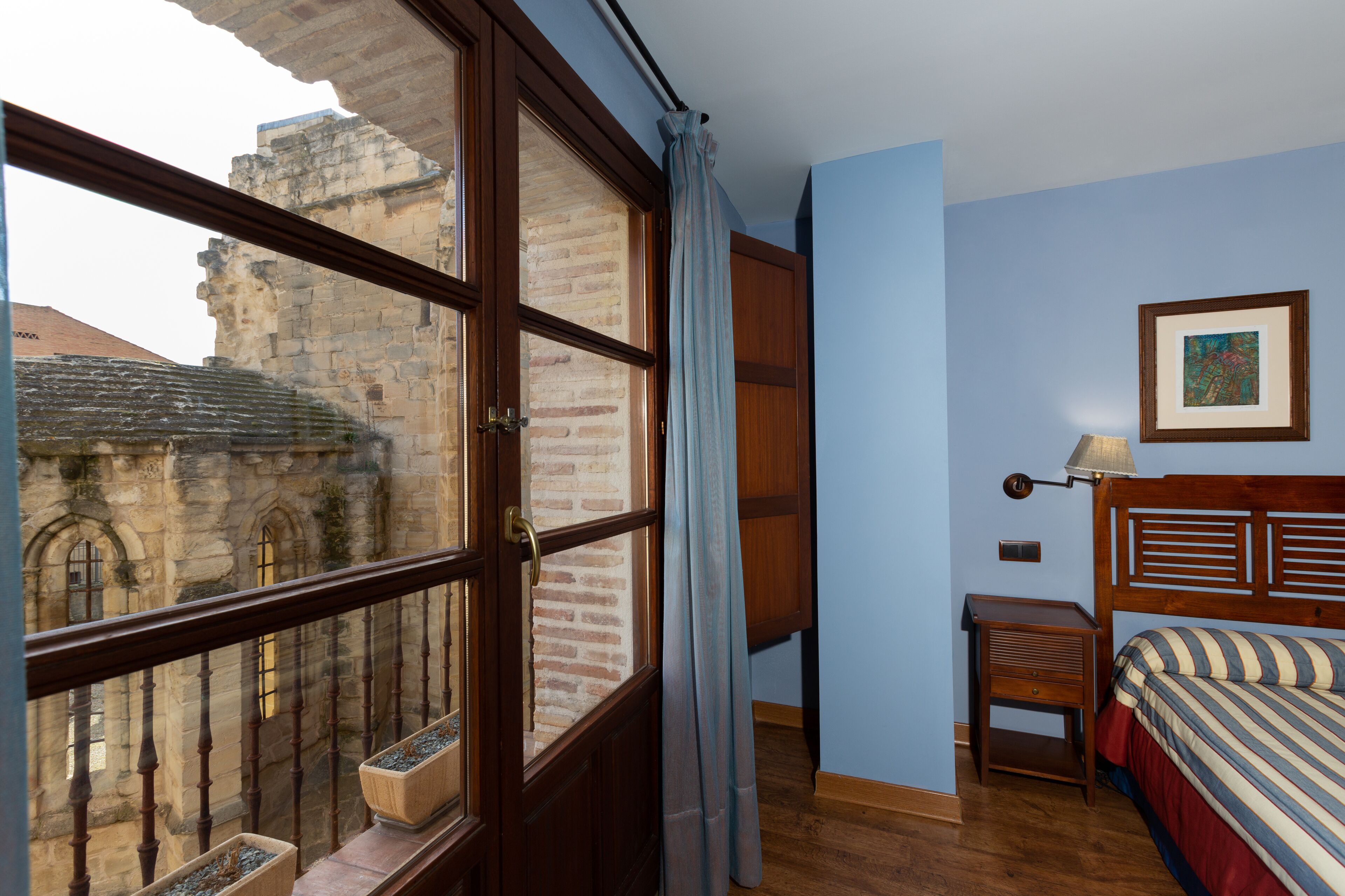 double room | minibar, in-room safe, desk, free wifi