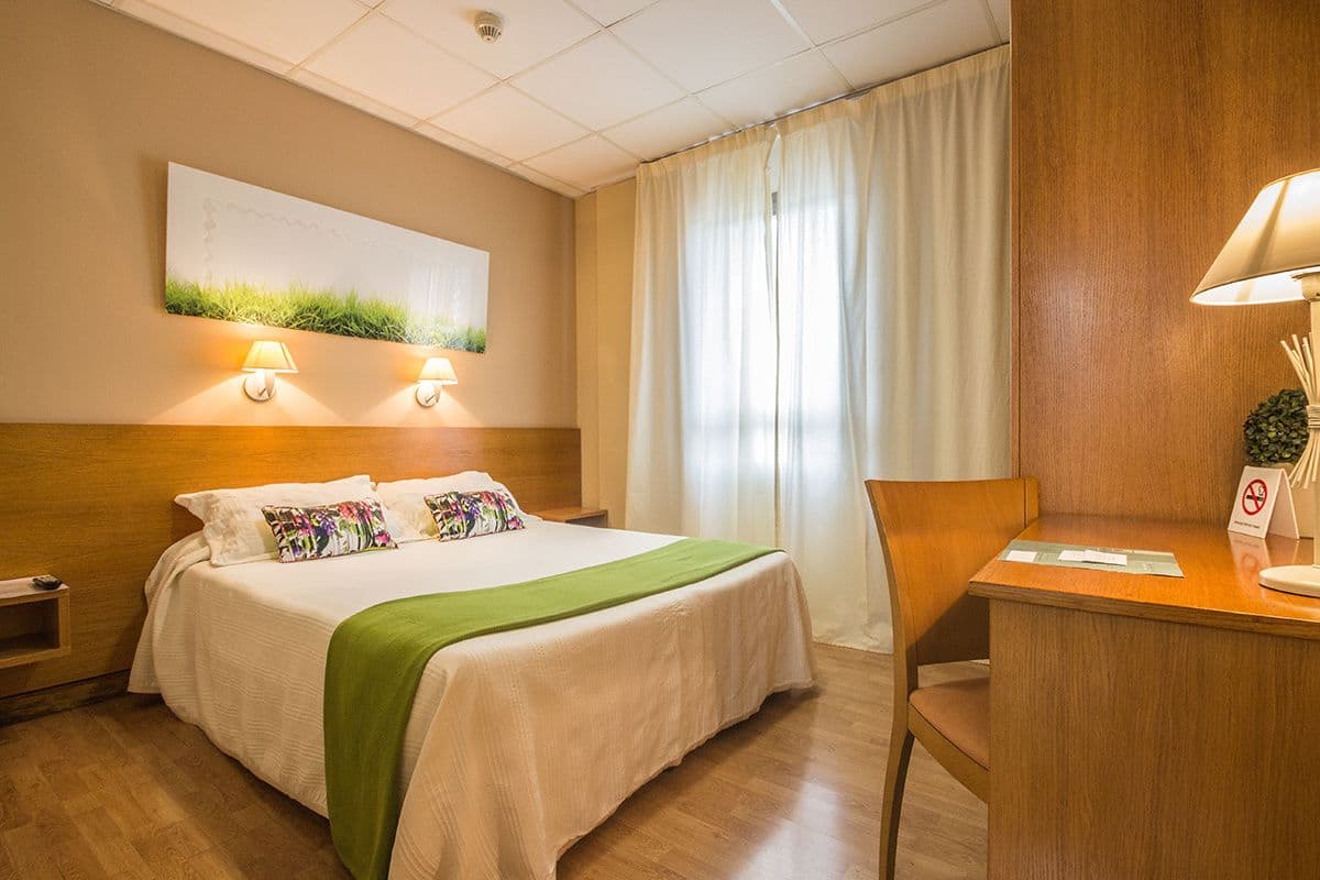 Double Room, 1 Double or 2 Twin Beds | Desk, blackout drapes, iron/ironing board, free WiFi