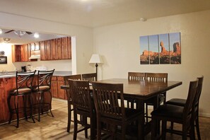 In-room dining - Bowen Motel (Moab)