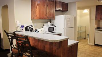 Deluxe Apartment, 3 Bedrooms | Private kitchen | Fridge, microwave, coffee/tea maker