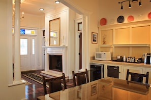 Luxury House, 5 Bedrooms, Kitchen | In-room dining